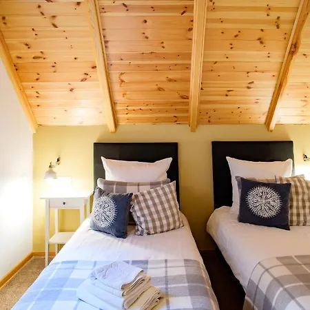 Kaszuby - Jezioro I Zoo W Szarlocie פארק נופש קושצ'יז'נה