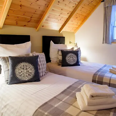 פארק נופש Kaszuby - Jezioro I Zoo W Szarlocie *