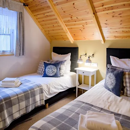 פארק נופש Kaszuby - Jezioro I Zoo W Szarlocie *