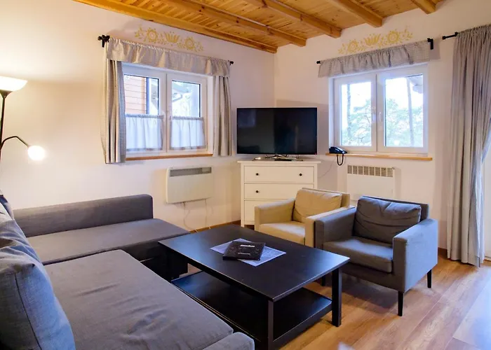 Kaszuby - Jezioro I Zoo W Szarlocie Semesterpark Kościerzyna