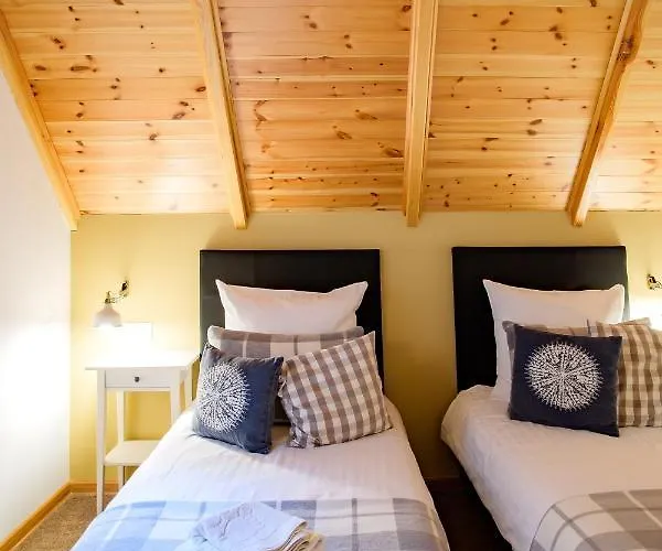 Kaszuby - Jezioro I Zoo W Szarlocie Semesterpark Kościerzyna