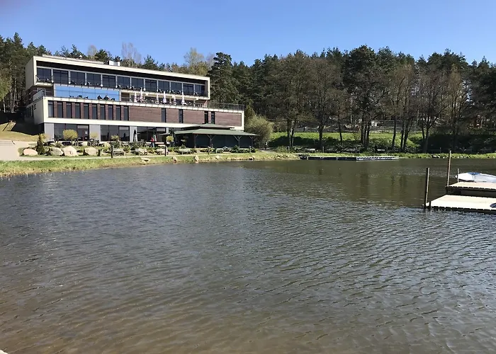 Kaszuby - Jezioro I Zoo W Szarlocie Semesterpark Kościerzyna